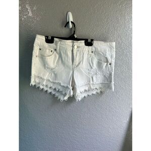 Vintage Havana white cut off shorts with crochet hem - size 29